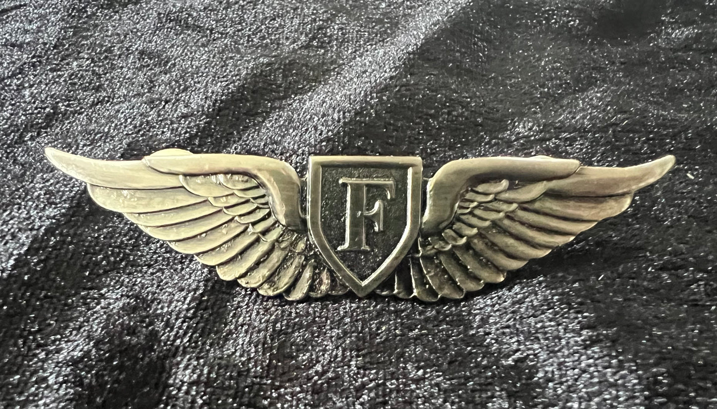 La Familia Wings Pin